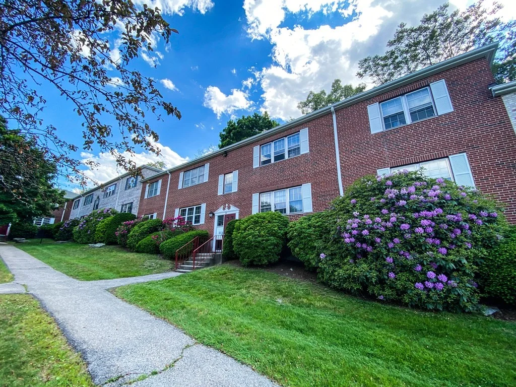 38 Lake Shore Ter, Brighton
