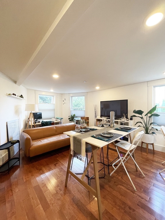 2 Auburn Ave, East Somerville