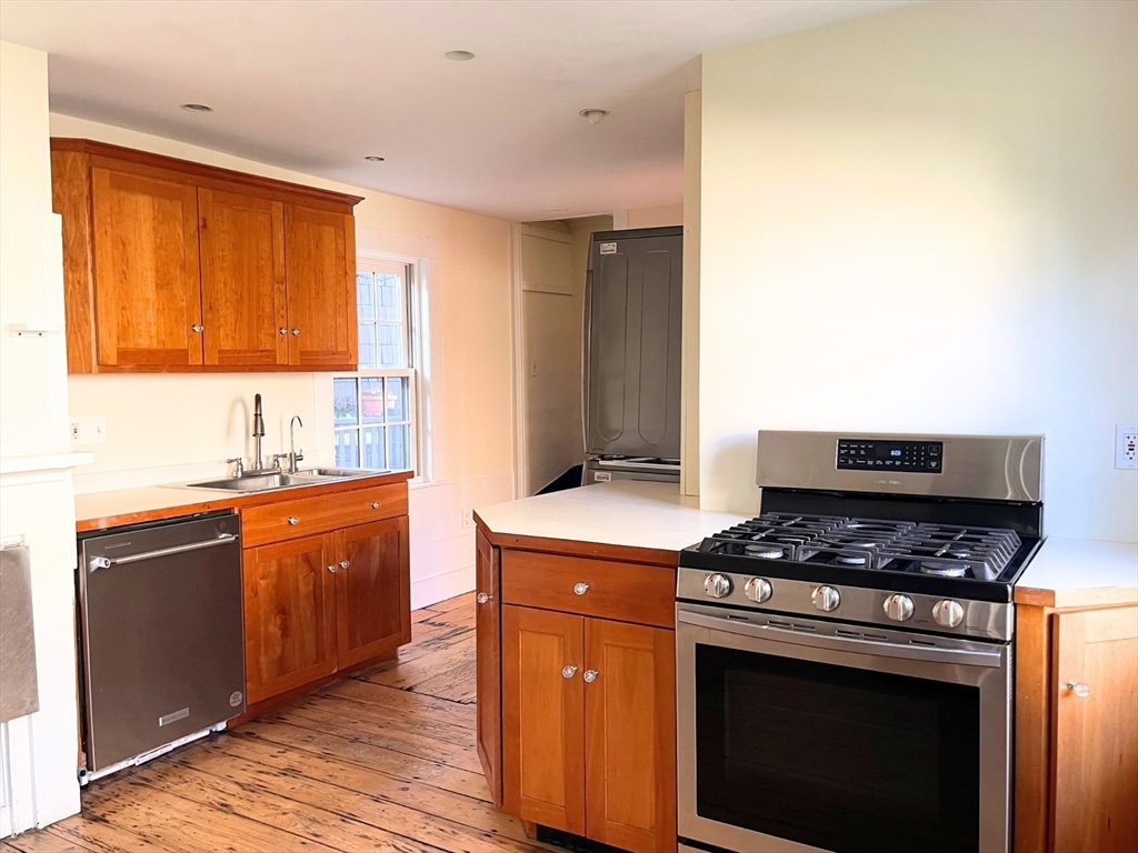 20 Pleasant St, Salem