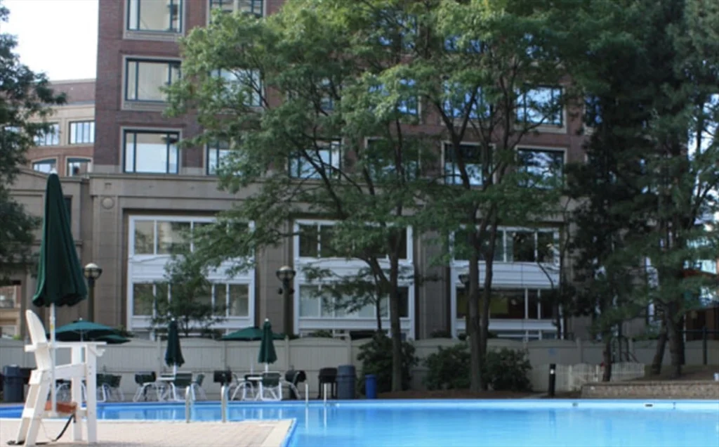 65 E India Row, Downtown