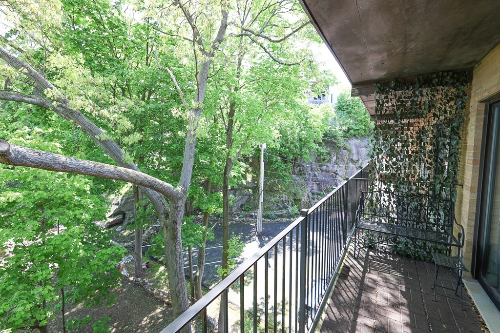 10 Linda Ln, Dorchester