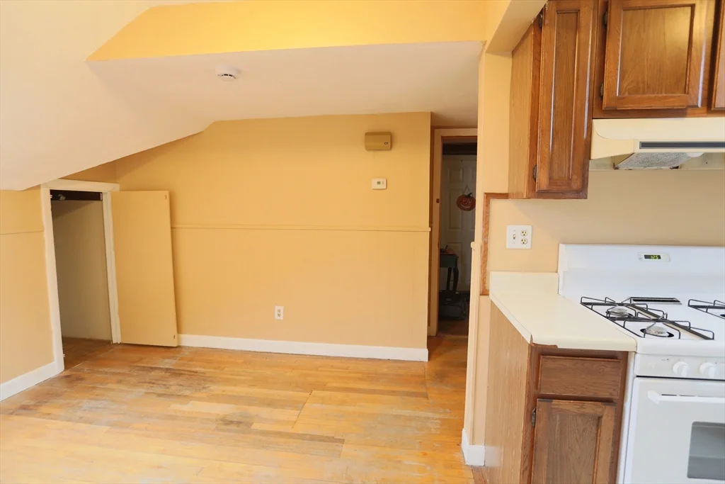 889 Pine, Fall River