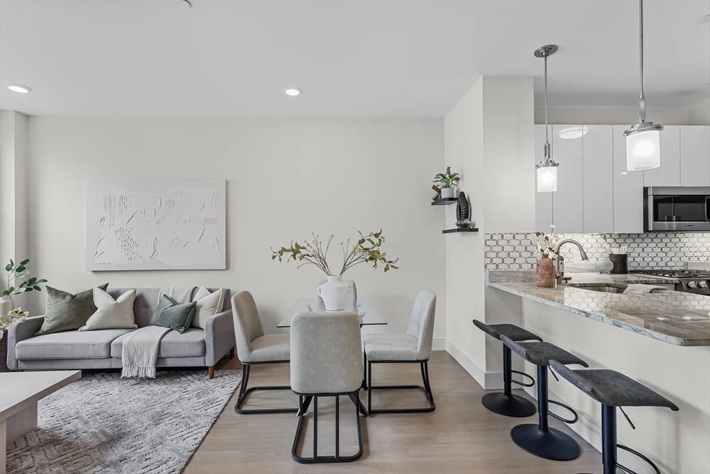 121 Portland, West End