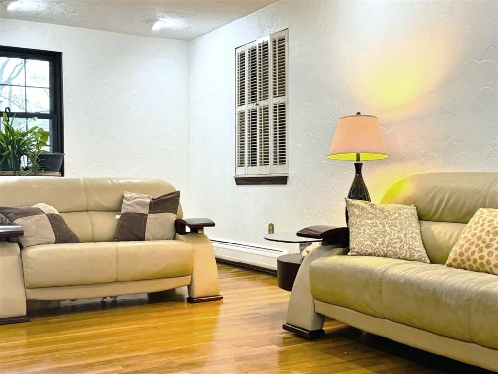 2 Blueberry Hill Ln, Arlington Heights