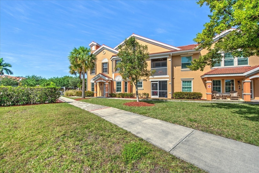 1757 Concordia Lake Circle, Cape Coral