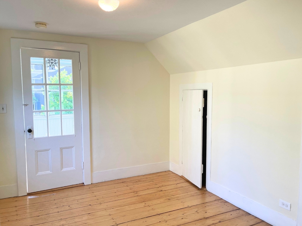 20 Pleasant St, Salem