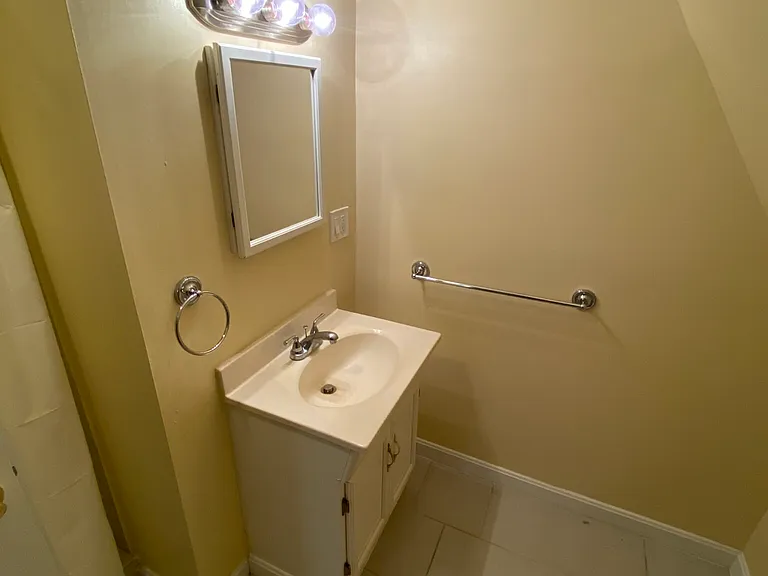 27R Albion St, Powder House Square