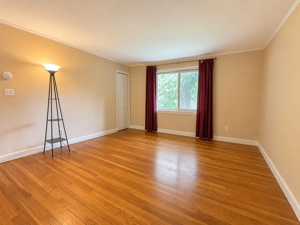 53 Lionel Ave, Waltham