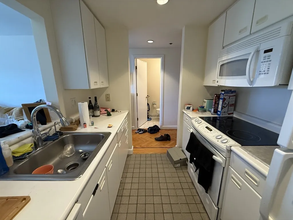 931 Massachusetts Ave, Mid-Cambridge