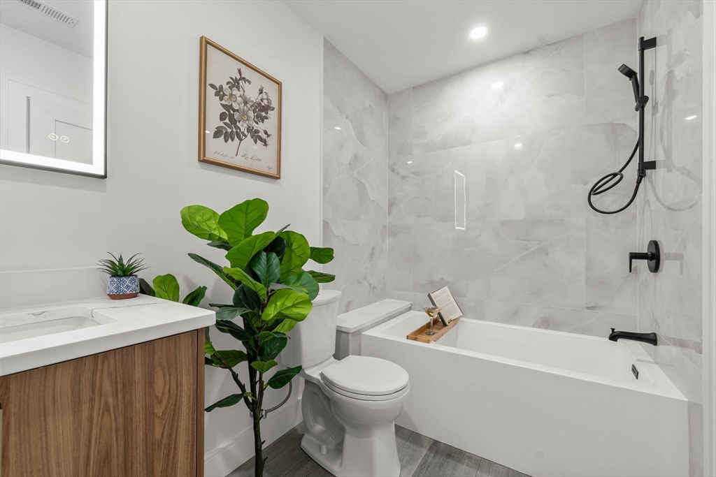 670 Saratoga, Boston