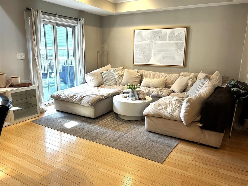 18 Knowlton St, South Boston