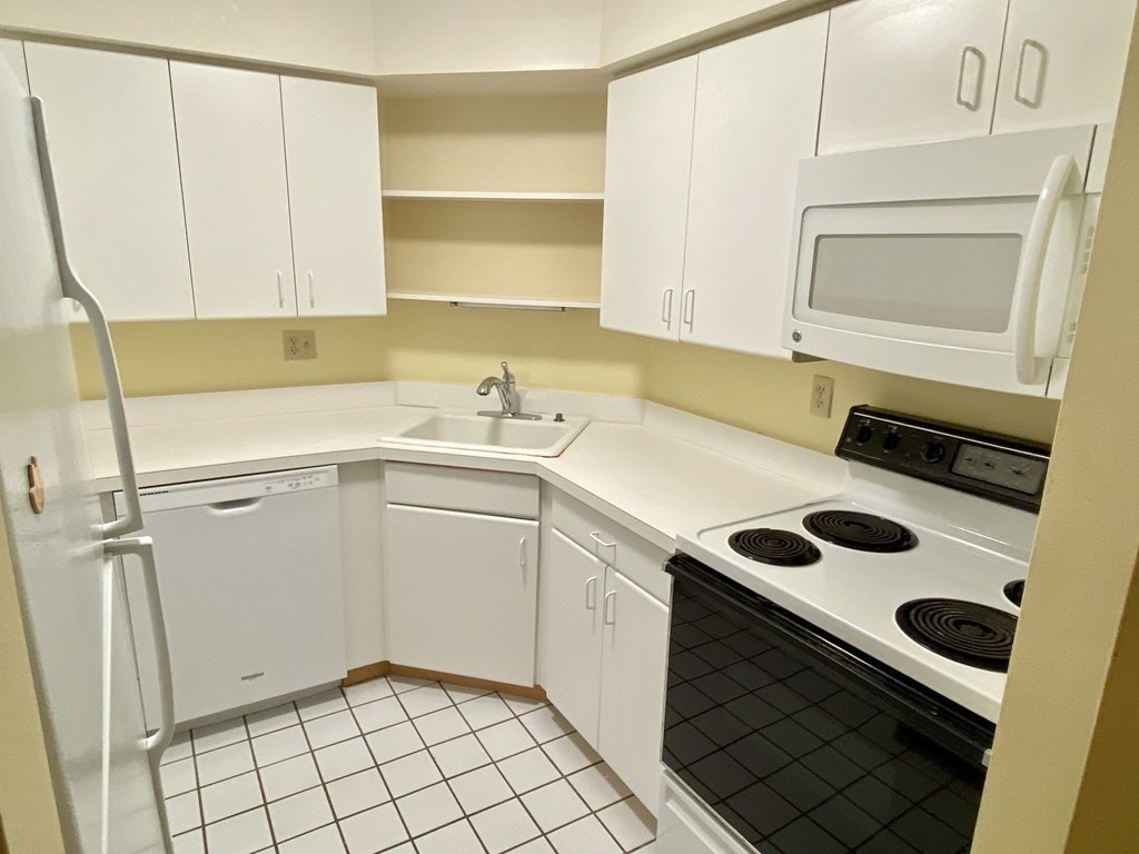 135 Pleasant St, North Brookline