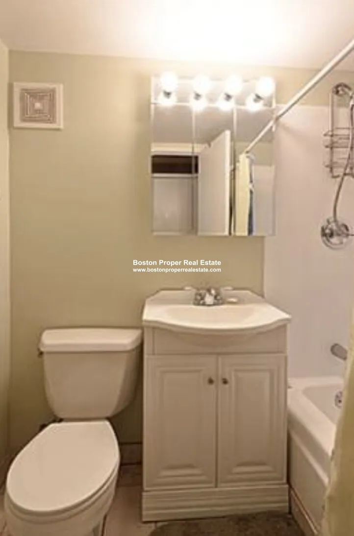 12 Stoneholm St, Fenway