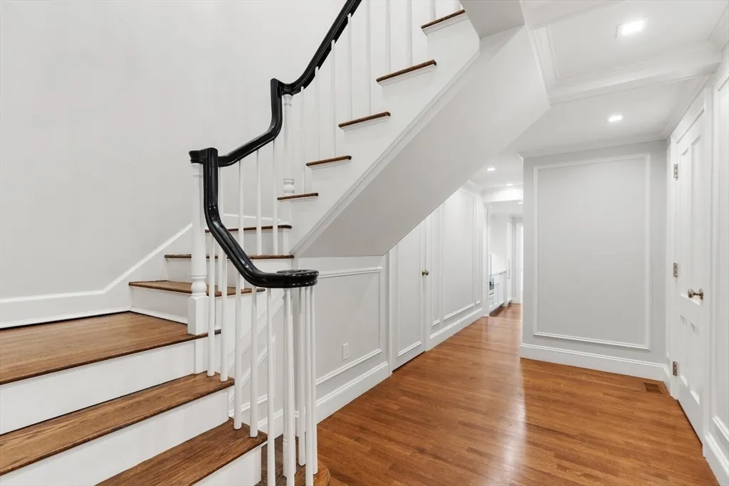 20 Chestnut St, Beacon Hill