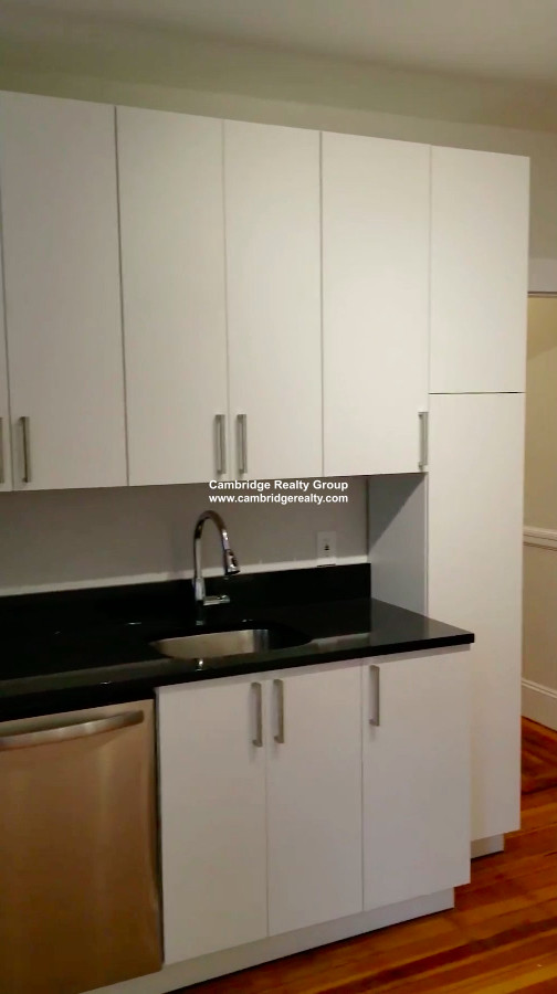 4 bed, 2 bath apartment for rent at 25 Fainwood Circle Unit 2T, Mid Cambridge — photo 4 of 16