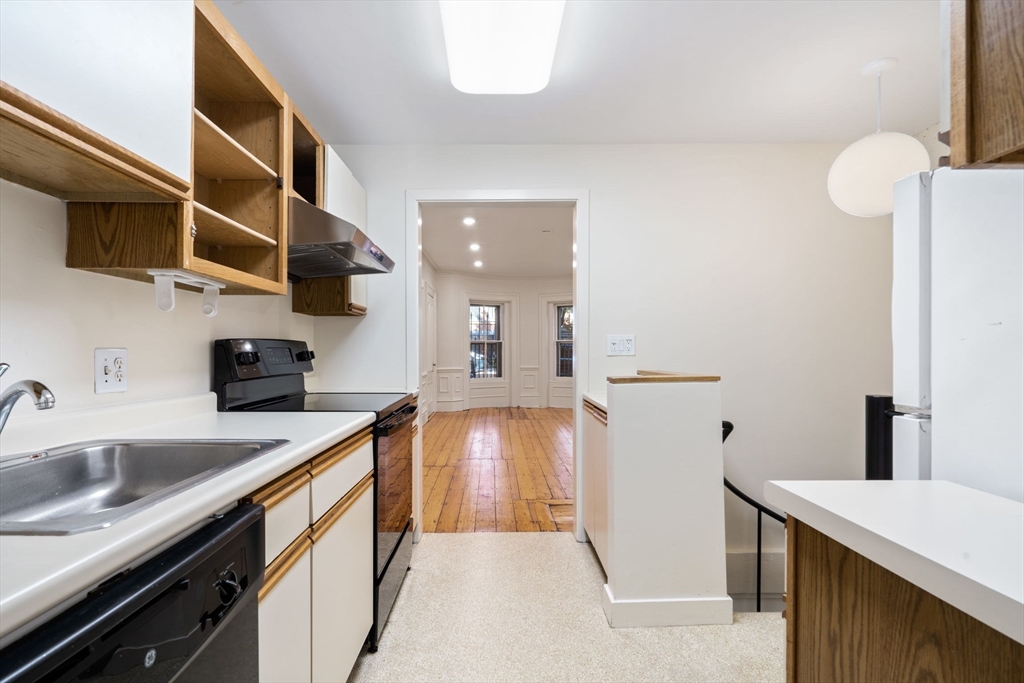 24 Braddock Park, South End