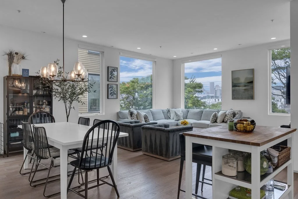 537 E 1st St, South Boston
