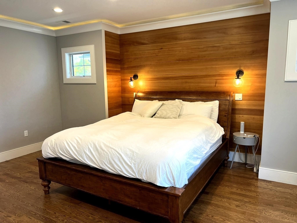 19 Shute Path, Newton Center