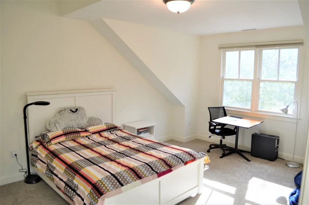 92 Johnson Woods Dr, Reading