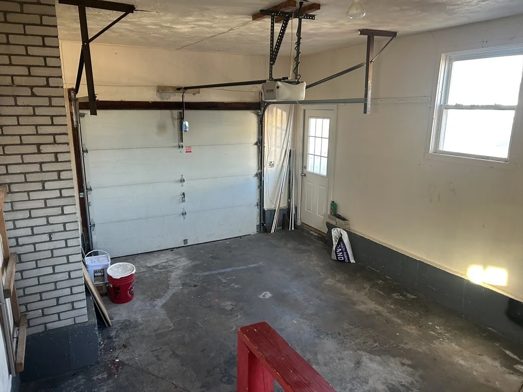 4 Meadowview Ln, Milford