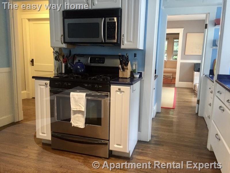 33 Irvington Rd, Tufts