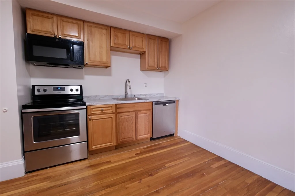 26 Cleveland St, Dedham