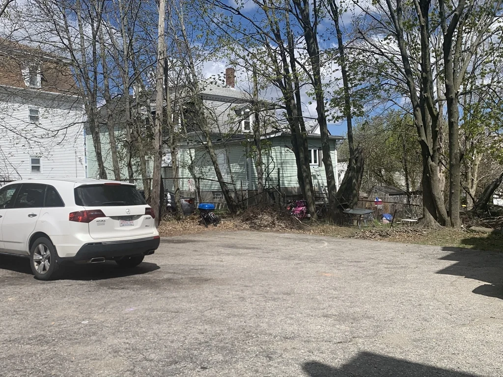 549 Fourth St, Fall River