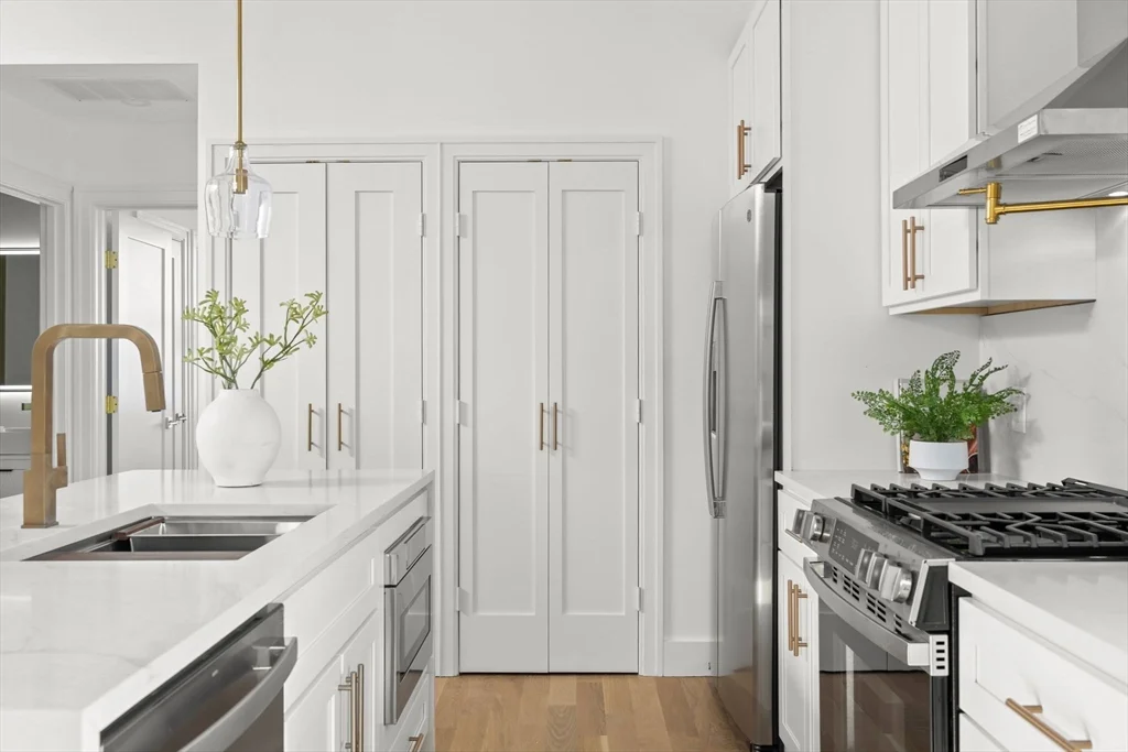 100 Bennington St, East Boston