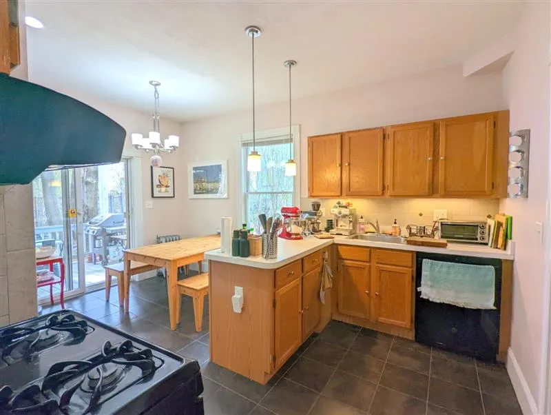 392 Washington St, Ward Two