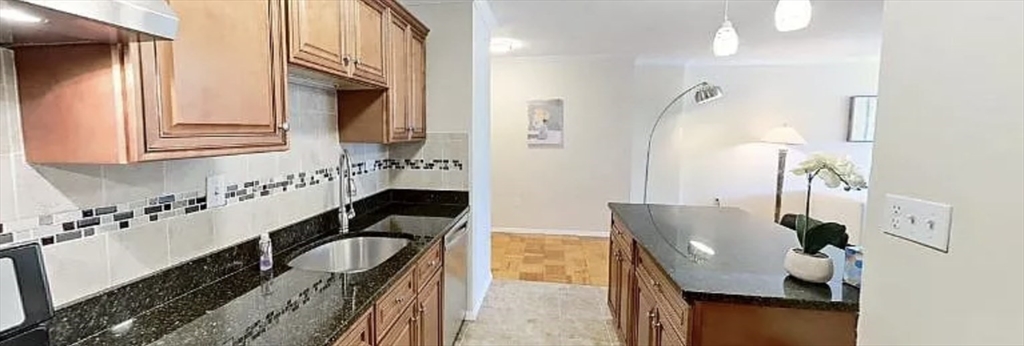 2 Hawthorne Pl, West End