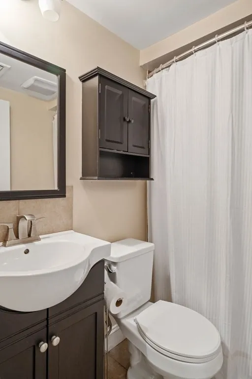 100 Old Harbor St, South Boston