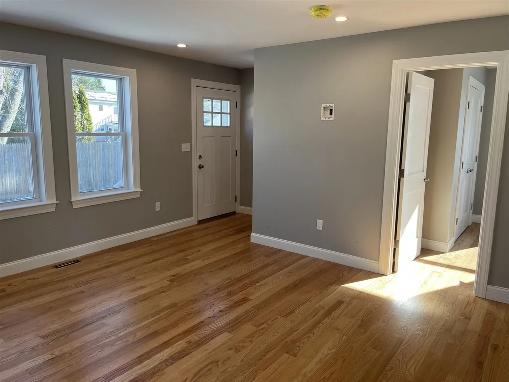 14 Cherry Rd, Beverly