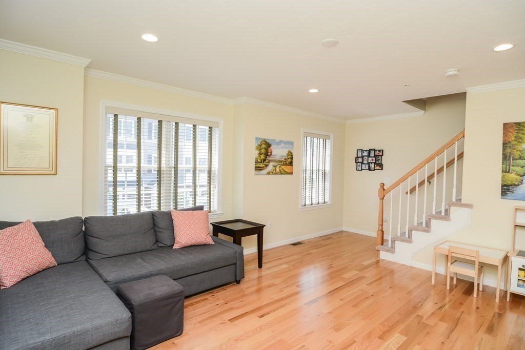 1975 Middlesex St, Lowell