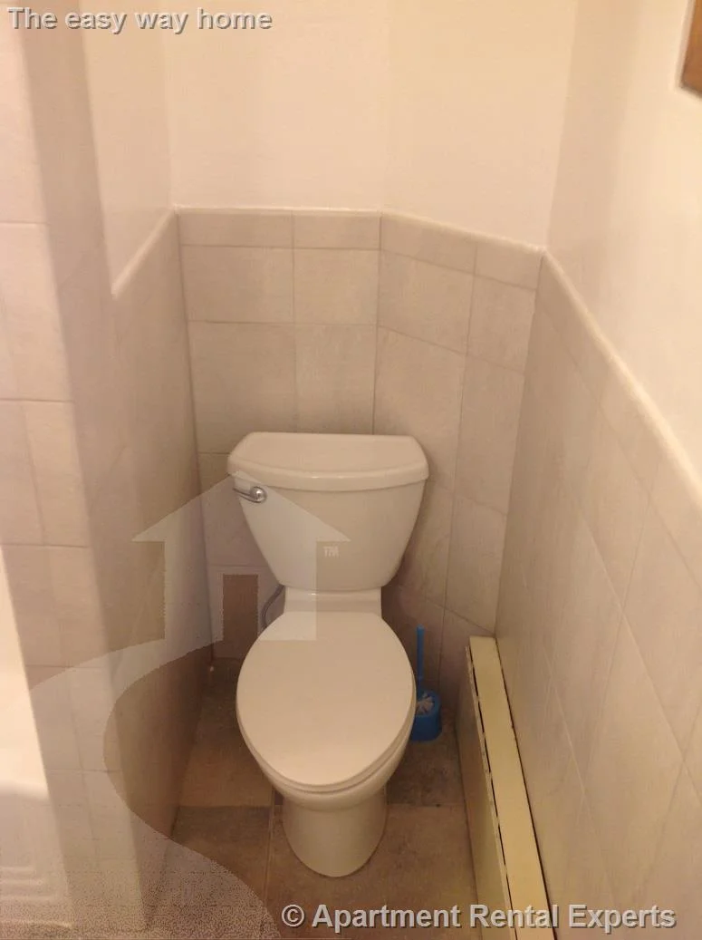 26 Dover St, Davis Square