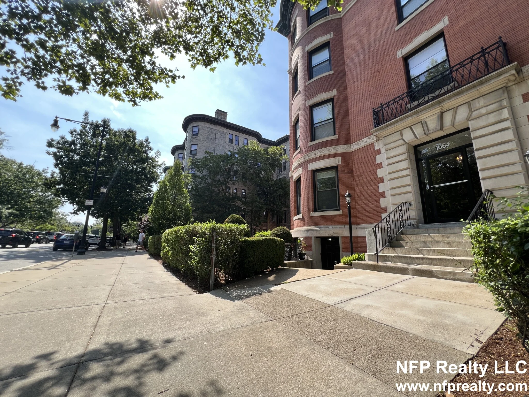 1064 Beacon St, Longwood