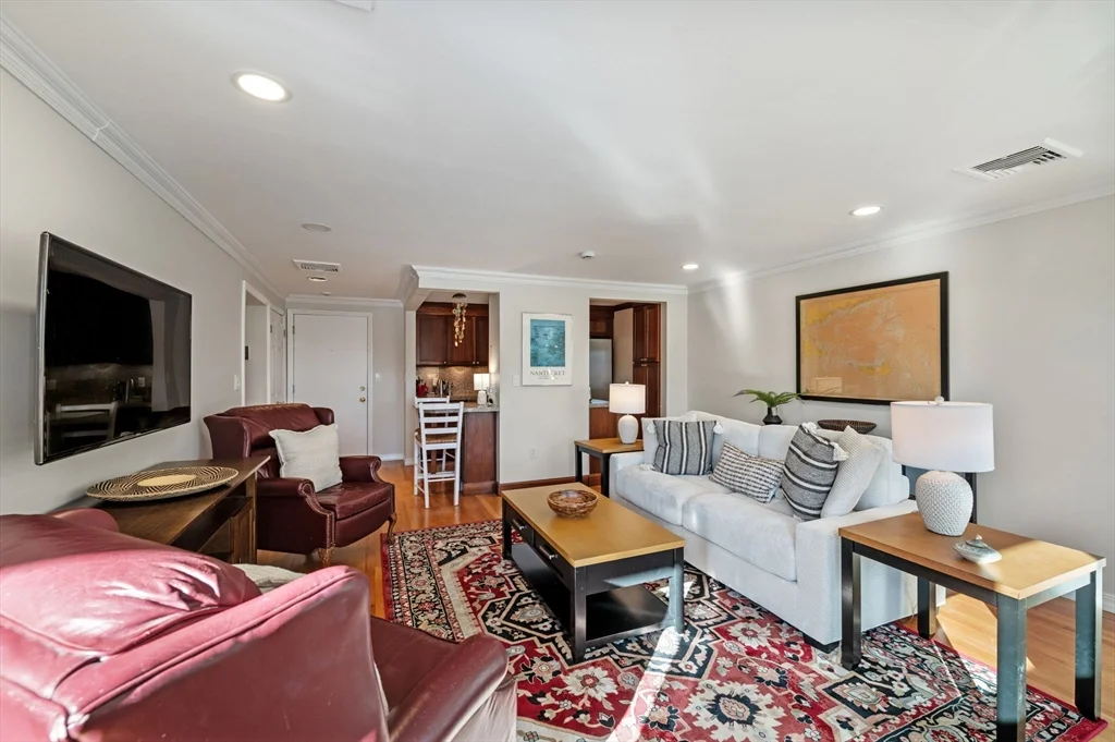 212 Humphrey St, Marblehead