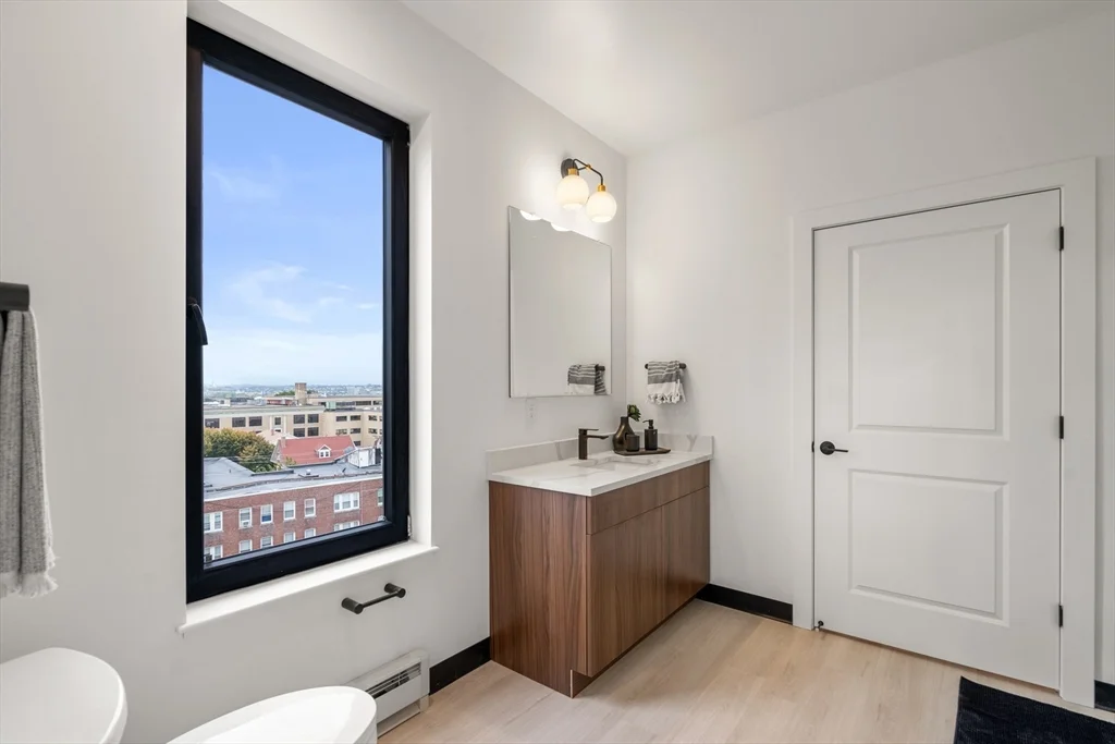 600 Broadway, Everett