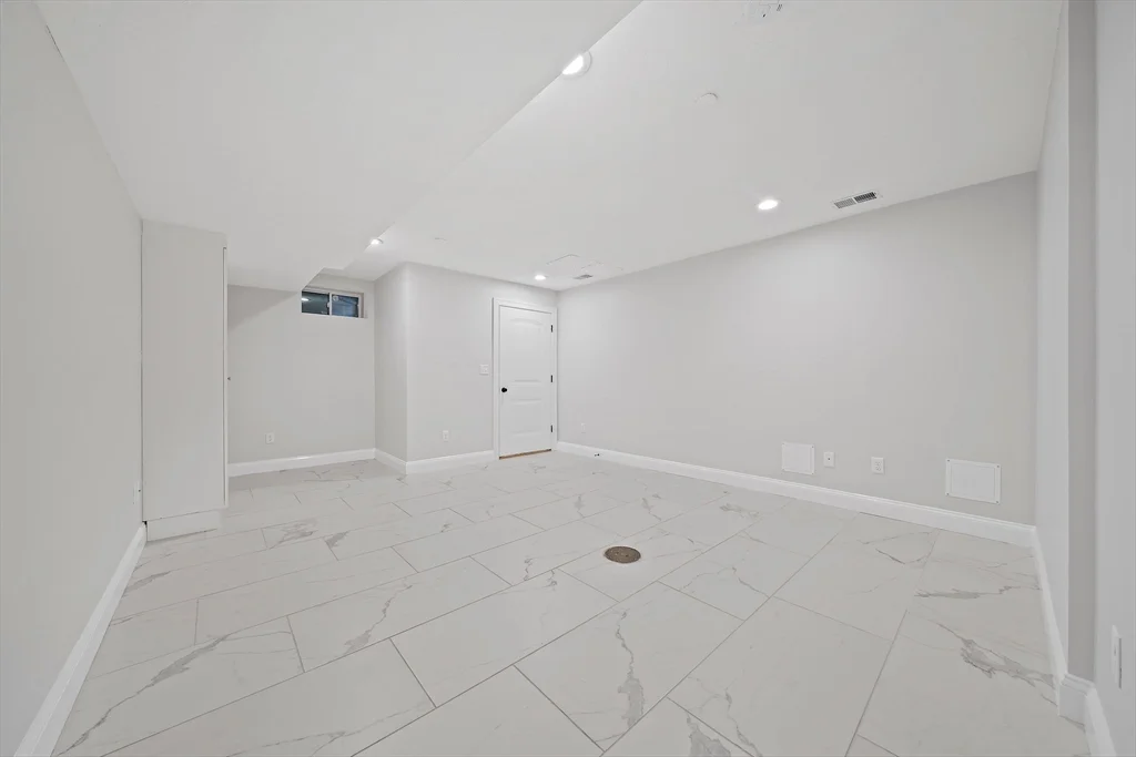 479 Sherman St, Canton