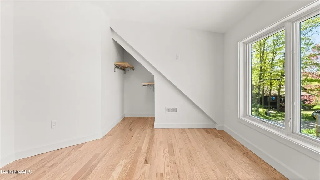 29 Chestnut Rd, Richmond