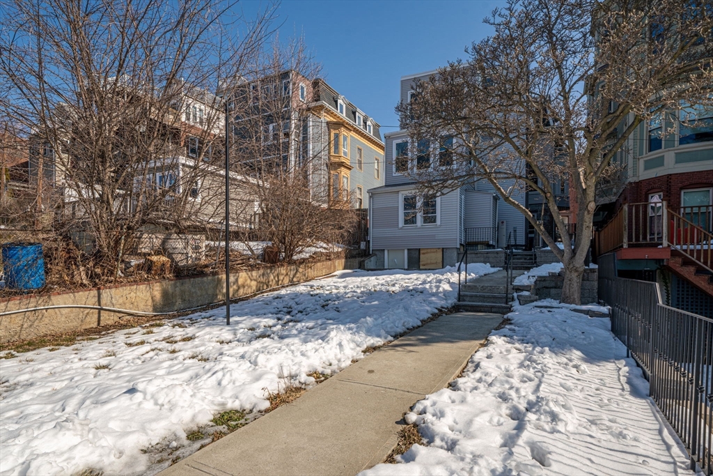 390 Meridian St, Central Square