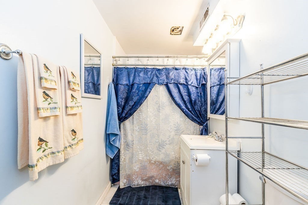 102 Oak Ln, Brockton