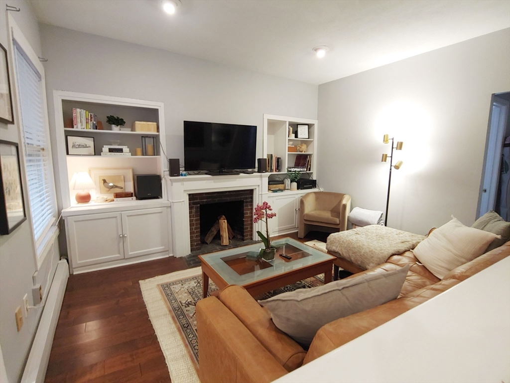 61 West Cedar St, Beacon Hill