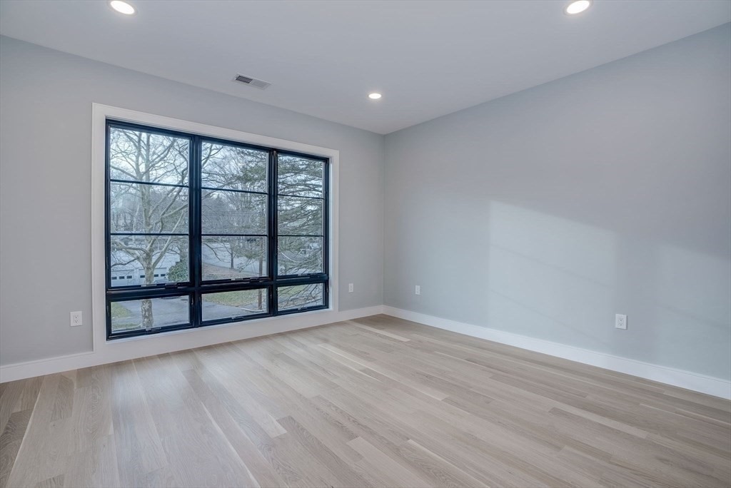 71 Harwich Rd, Chestnut Hill