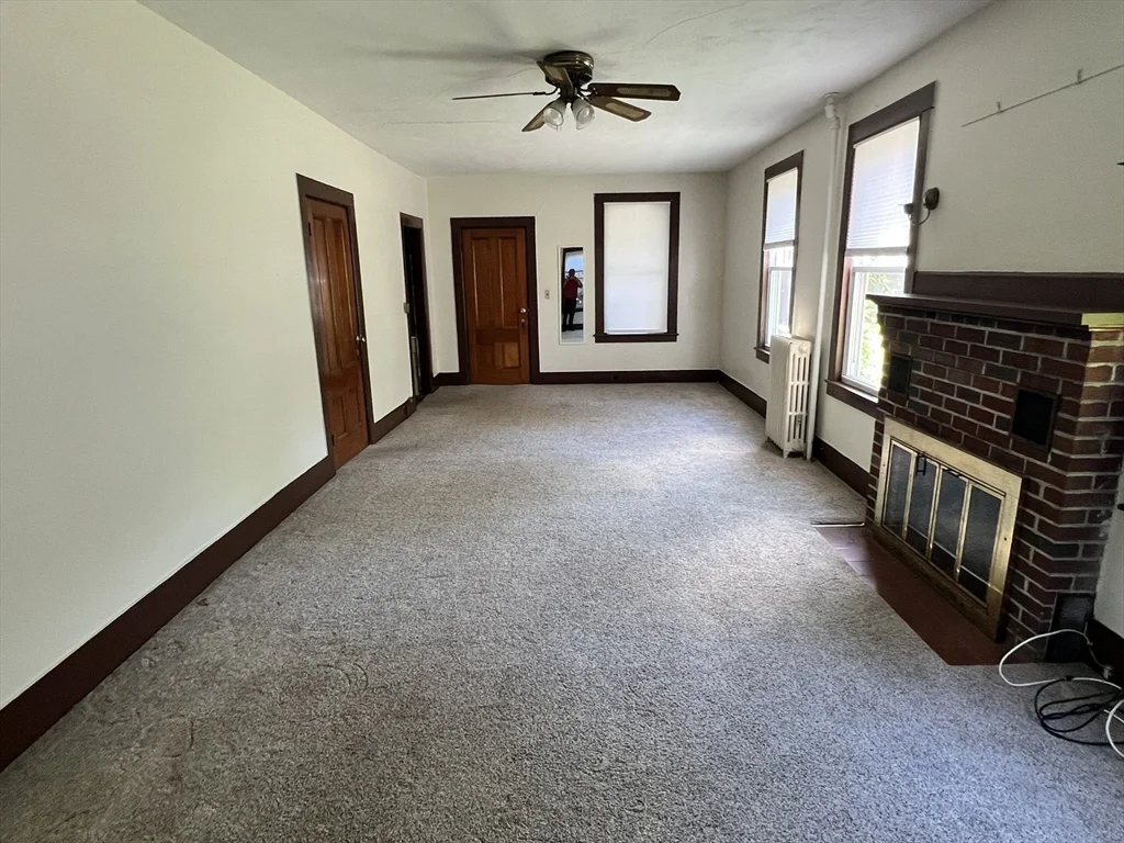 986 South East St, Amherst