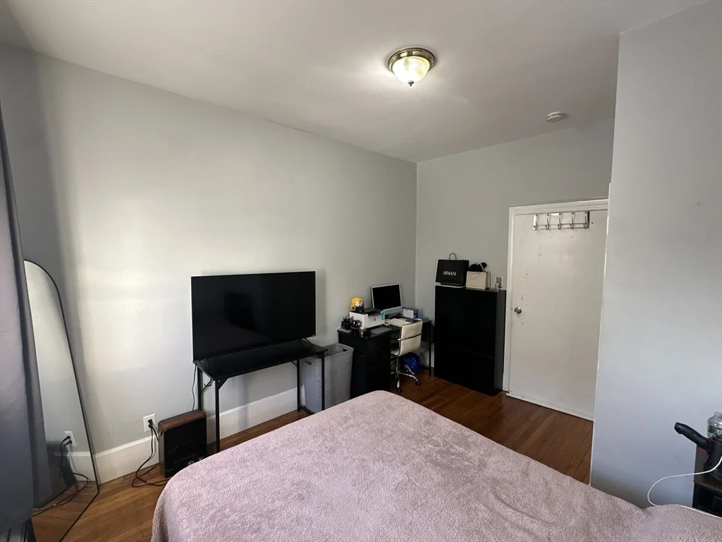 332 Main St, Everett