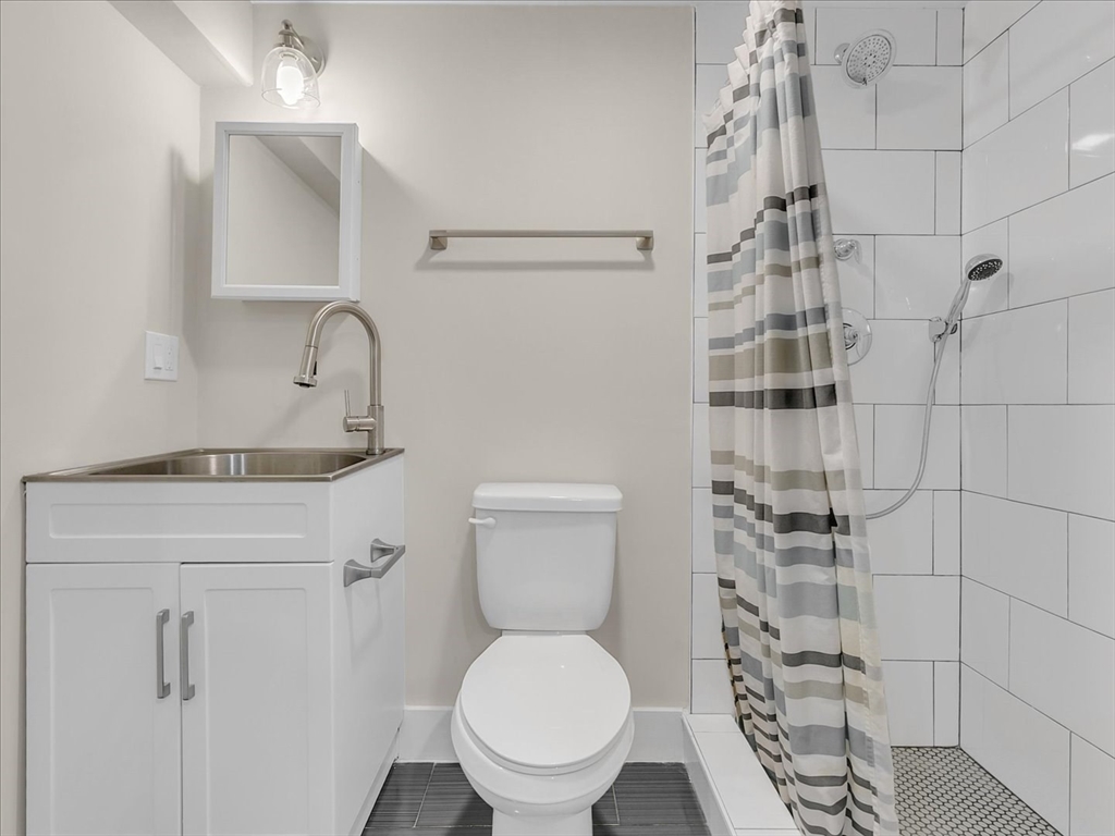 2031 Commonwealth Ave, Newton