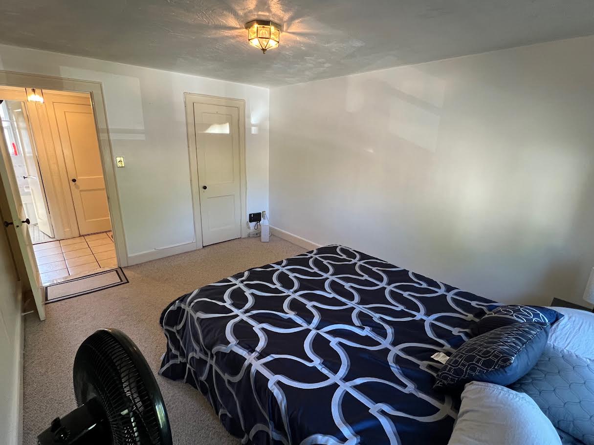 12 Bacon St, Banks Square