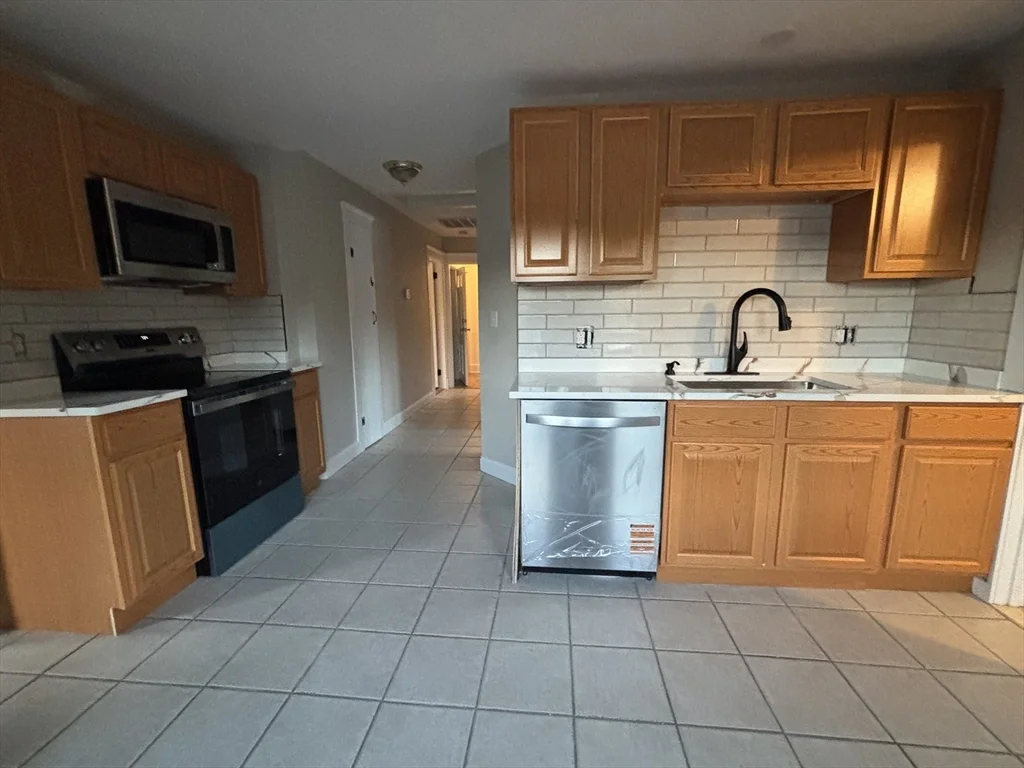 70 Shawmut St, East Weymouth