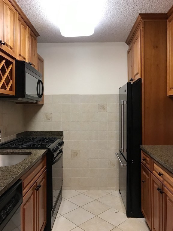 33 Pond Ave, Brookline