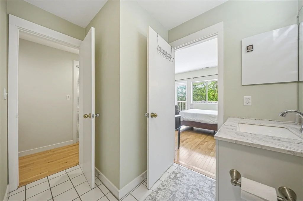 20 Ship Ave, Glenwood